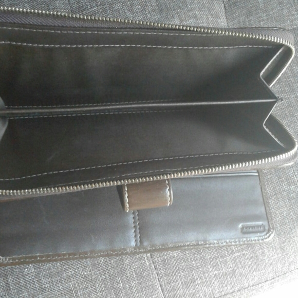 Coach - Picture 7 of 7